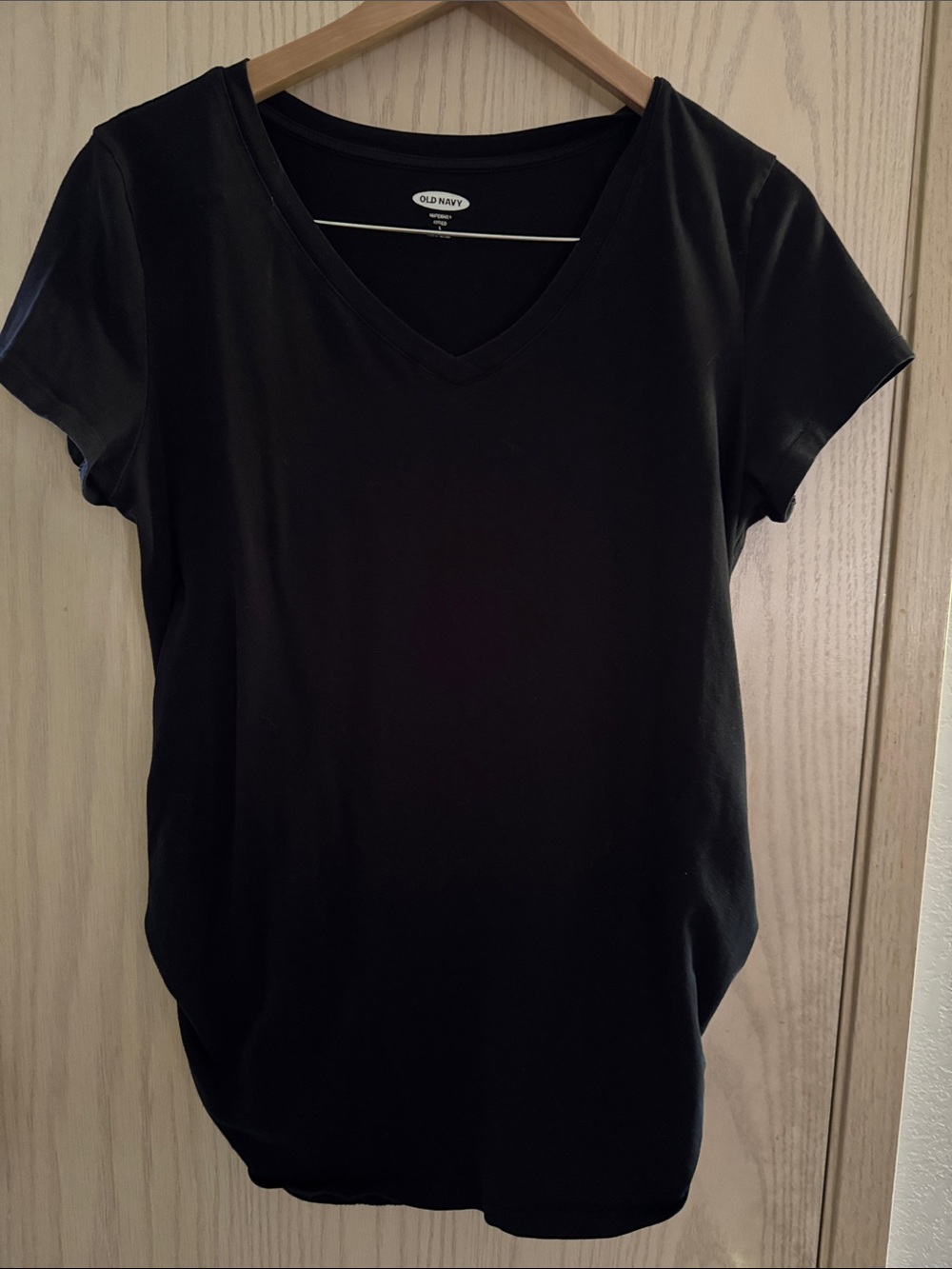 Old Navy Maternity Black V-Neck Short Sleeve Tee with side ruching